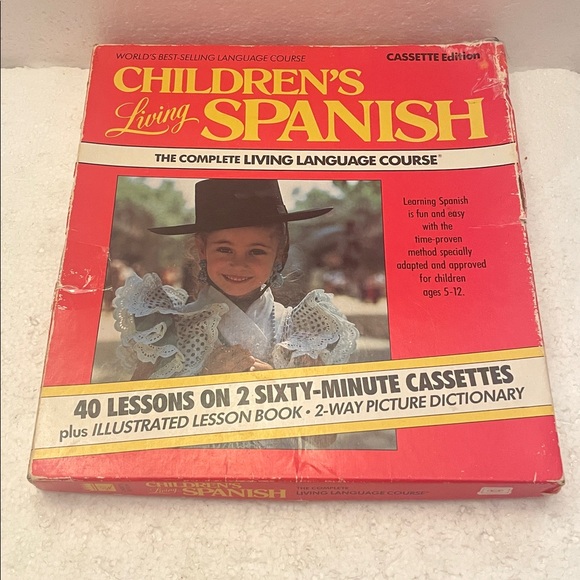 Children's Living Spanish Language picture dictionary illustrated lesson book - Picture 2 of 15